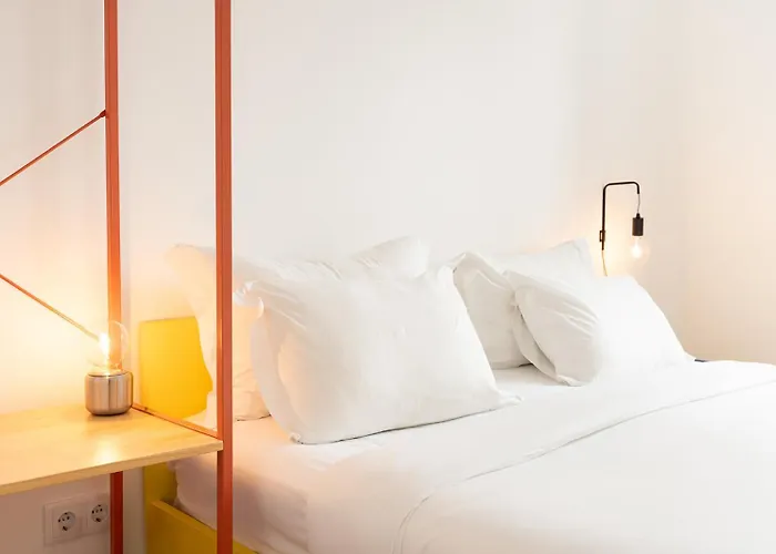 Saturdays - Stay Central, Sleep Easy Lissabon