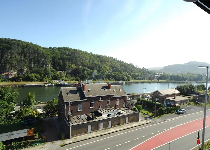 New Hotel de Lives Namen