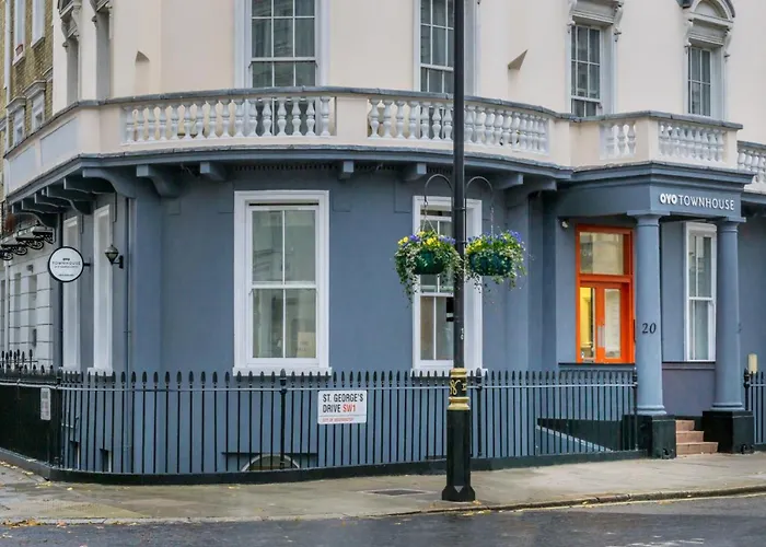 Oyo Townhouse New England, London Victoria Hotel
