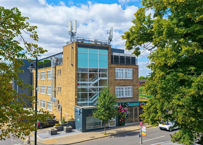 Best Western Northfields Ealing Hotel -Northfield Station Elizabeth Line Londen