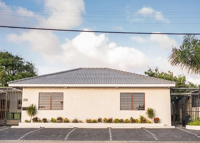 The Pier Beach Inn & Suites Willemstad