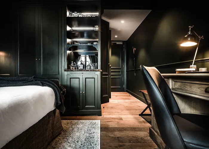 1898 The Post Hotel Gent