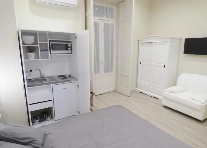 Da Polly A Piazza Amedeo Bed and Breakfast Napels
