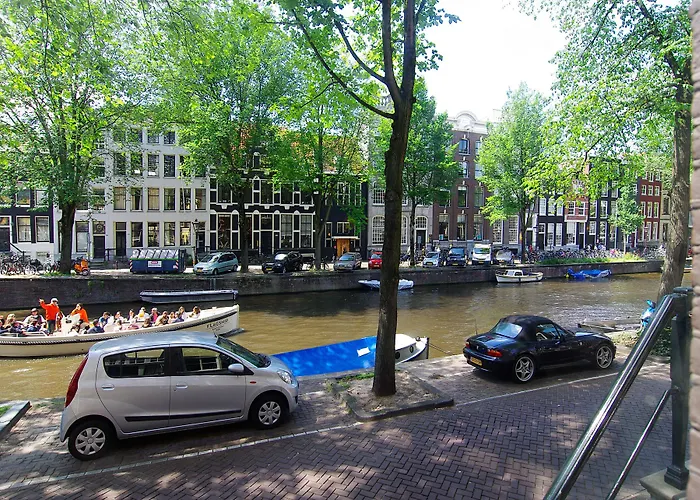 1637: Historic Canal View Suites Amsterdam