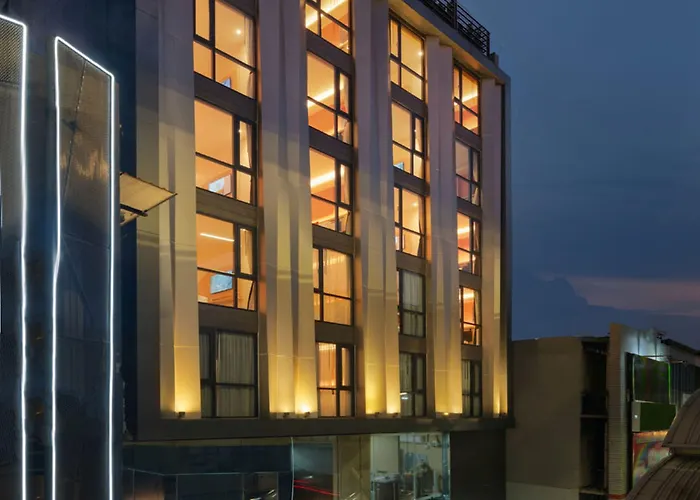 Lumen Bangkok Udomsuk Station Hotel