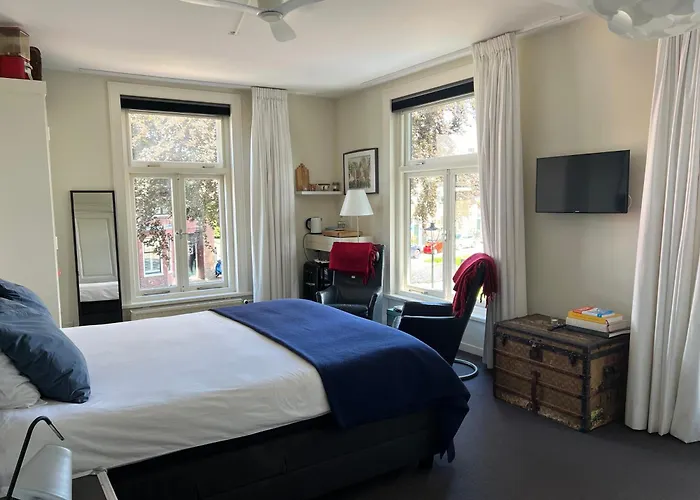 Room One-Twenty-One Naarden