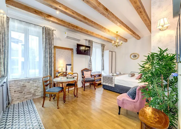 Le Monde - Vintage Accommodation Split