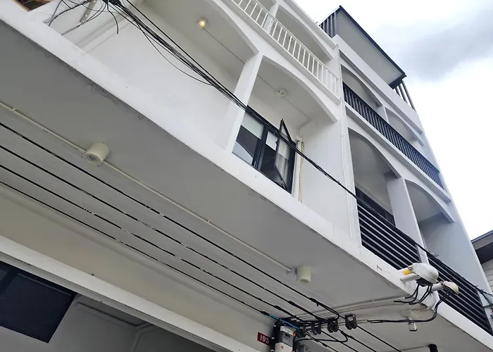 Shade House Bangkok Oldtown Hotel