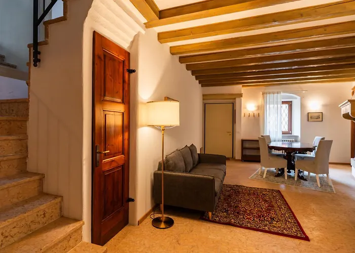 La Finestra Sul Ponte By Postcardsfrom Bed and Breakfast Verona