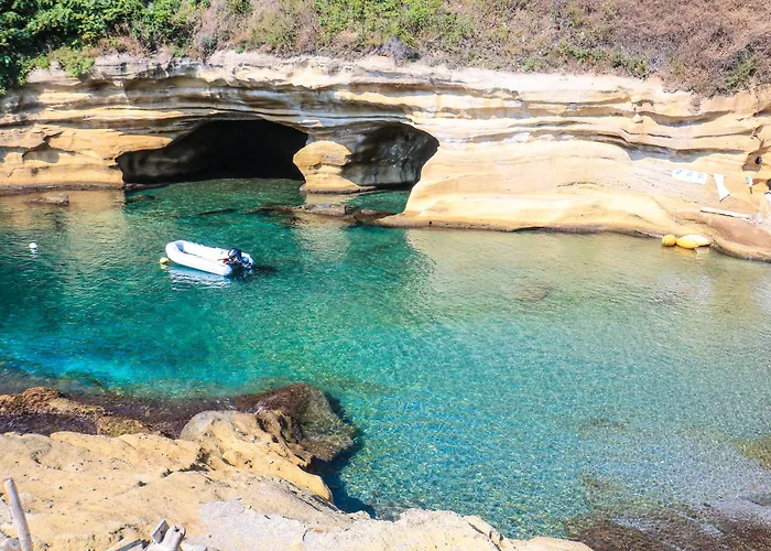 Baia Delle Rocce Verdi Resort Napels