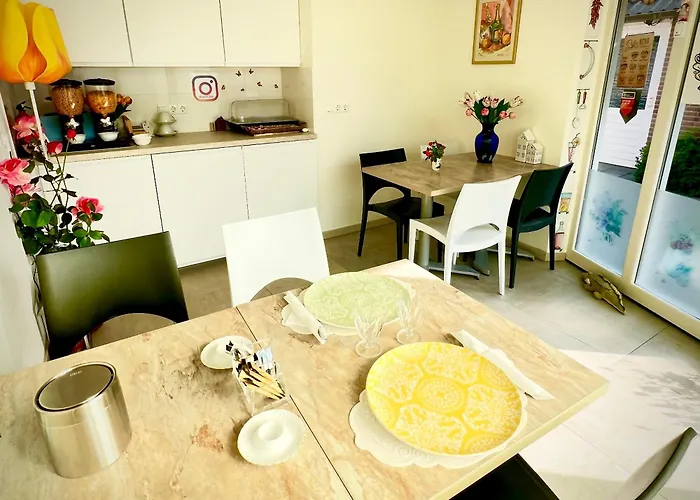 Rooi Bij de Knoptoren B&B Sint-Oedenrode