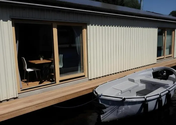 Boathouse Amsterdam With Bikes Bed and Breakfast