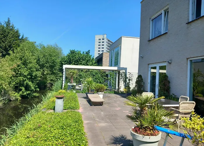 Private Rooms, Free Parking, Luxury City Villa Close To The Center Den Haag
