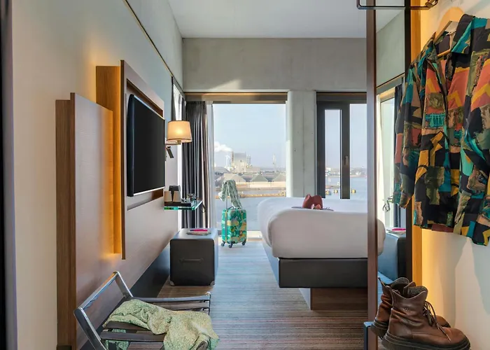 Moxy Amsterdam Houthavens Hotel