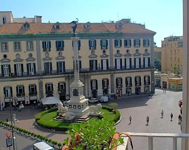 Relais Piazza Dei Martiri Bed and Breakfast Napels