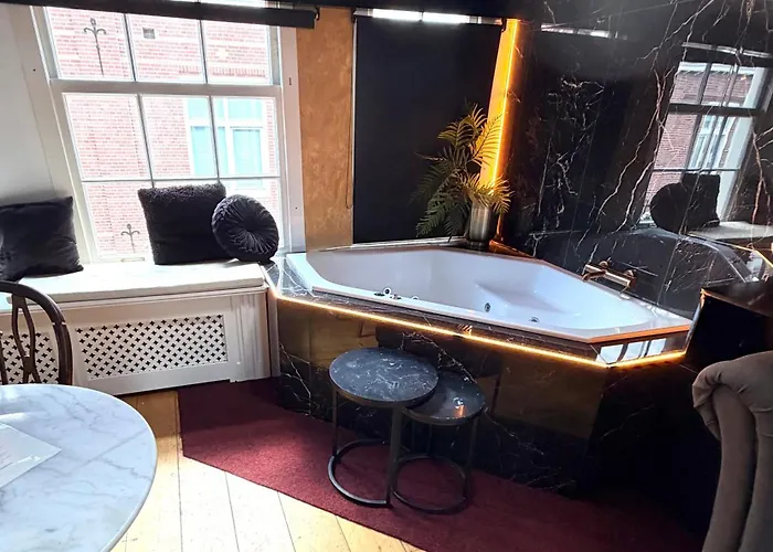 The smallest hotel in Amsterdam