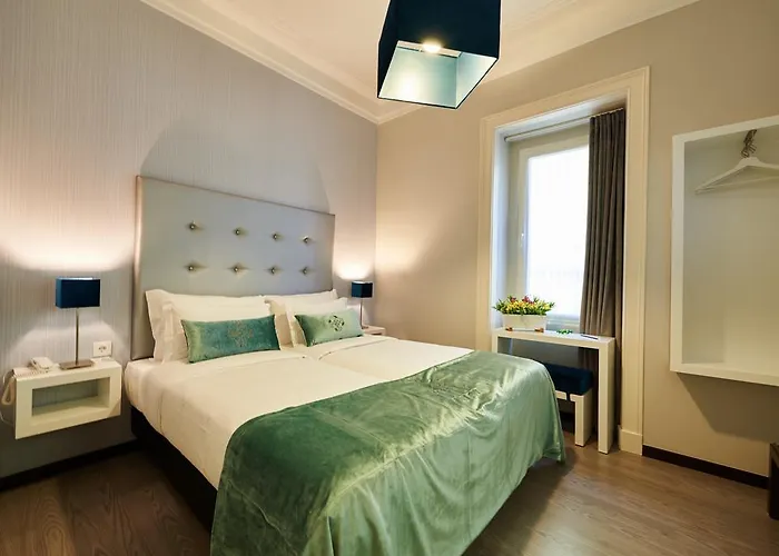 Silk Lisbon Bed and Breakfast