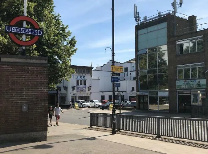 Best Western Northfields Ealing Hotel -Northfield Station Elizabeth Line Londen