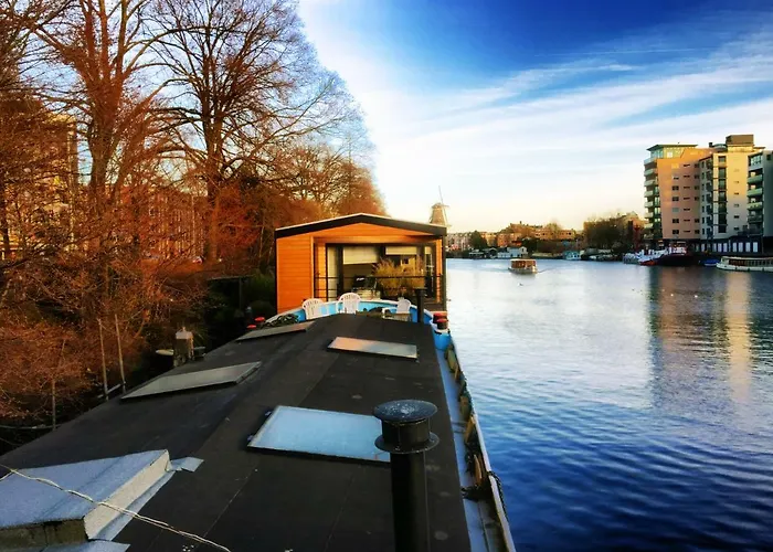 Houseboat Concordia B&B Amsterdam