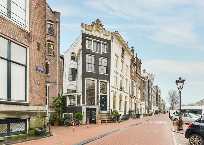 Classy Room 17Th C Canalhouse Amsterdam