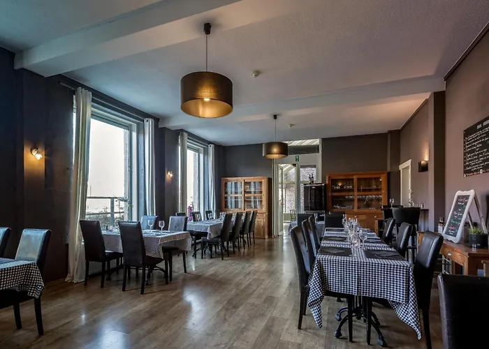 New Hotel de Lives Namen